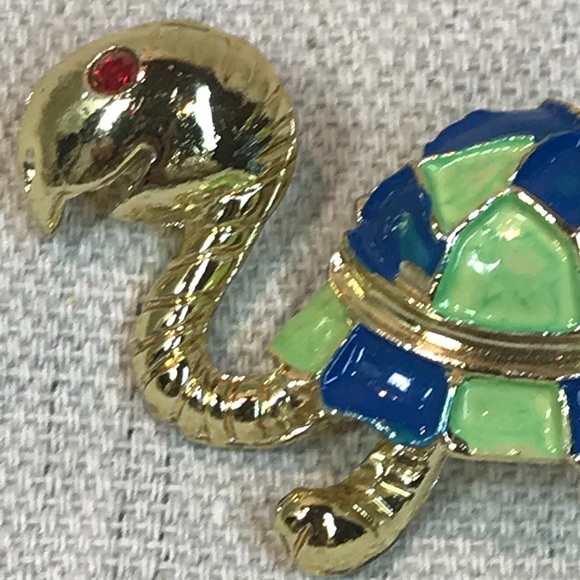 Gold Tone Enamel Turtle brooch~Costume Jewelry - Picture 3 of 8